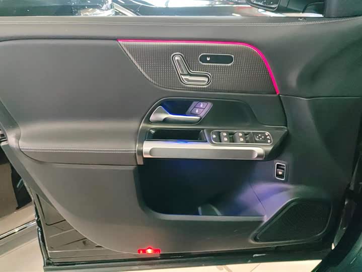 Фото 7 - Mercedes-Benz GLB-Class