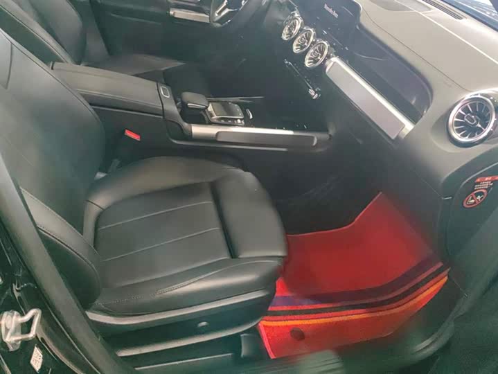 Фото 8 - Mercedes-Benz GLB-Class