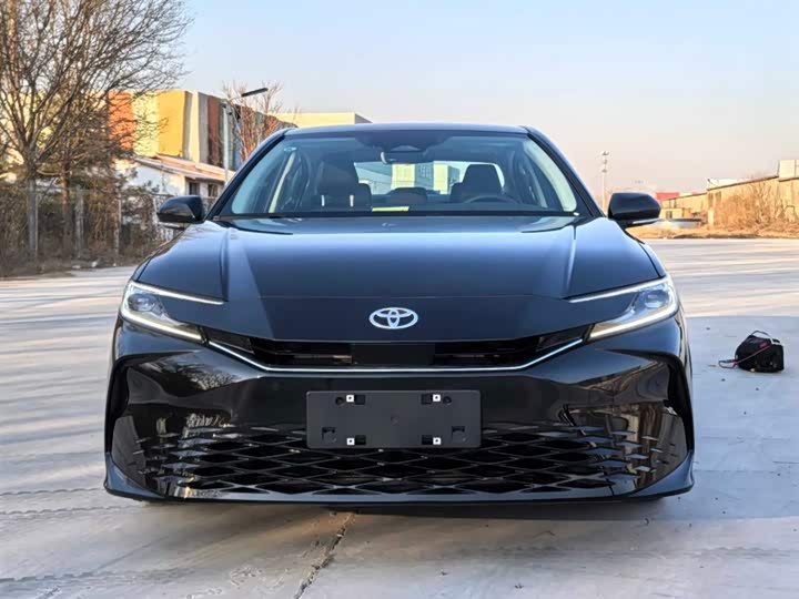 Фото 2 - Toyota Camry