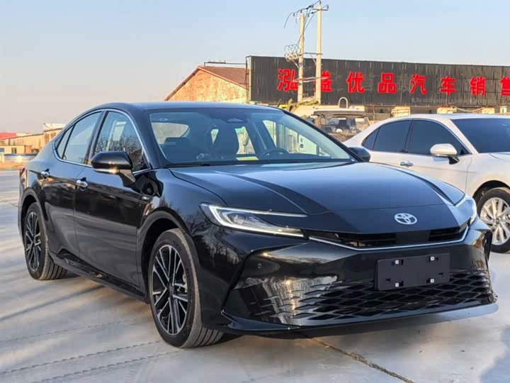 Фото 3 - Toyota Camry