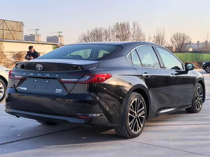 Фото 5 - Toyota Camry