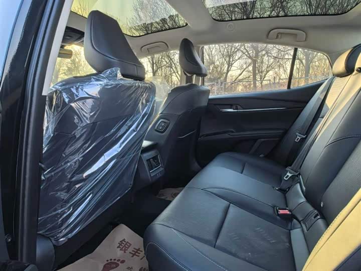 Фото 7 - Toyota Camry