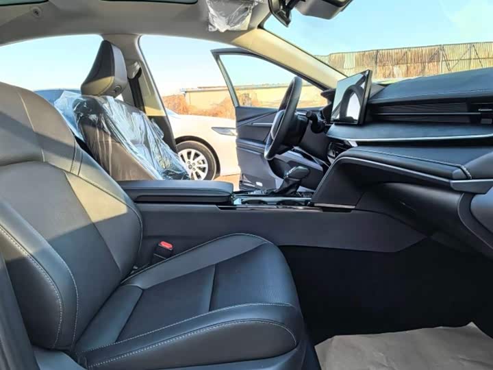 Фото 8 - Toyota Camry