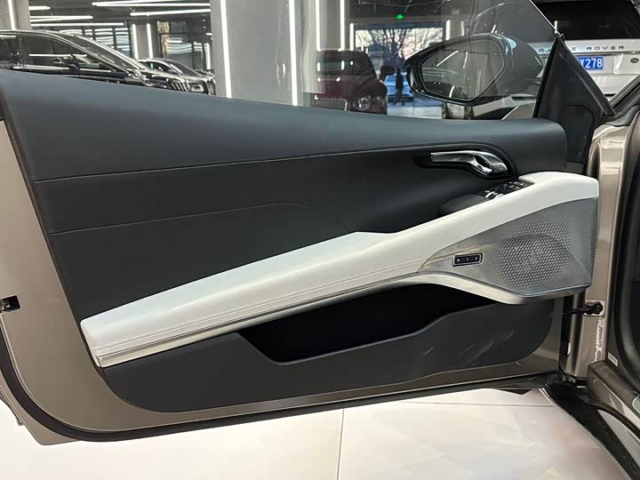 Фото 8 - Lotus Emira