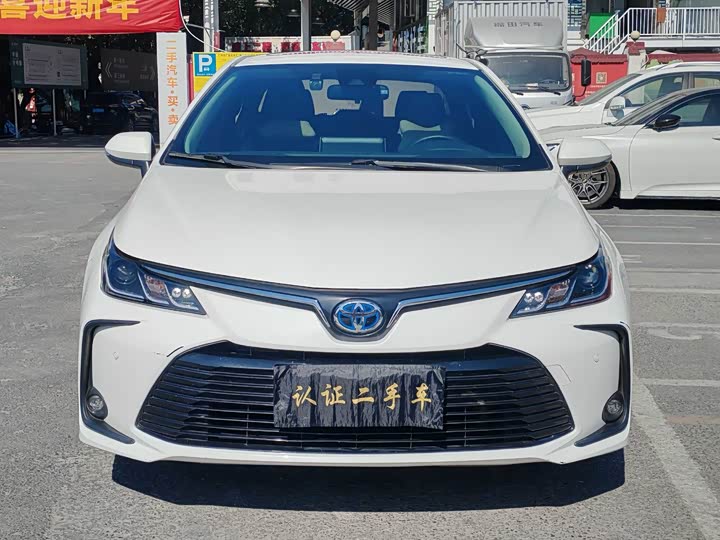 Фото 2 - Toyota Corolla