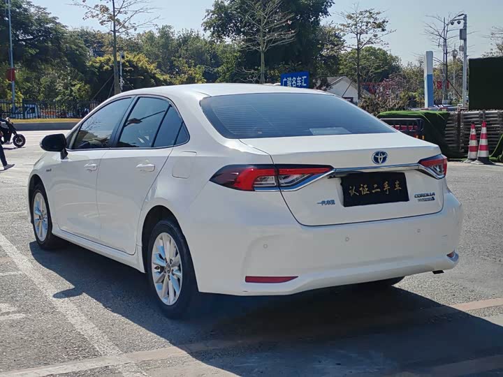 Фото 4 - Toyota Corolla