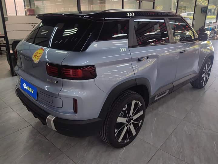 Фото 3 - Geely Icon