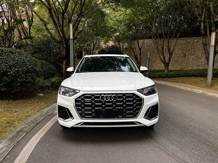 Фото 2 - Audi Q5L