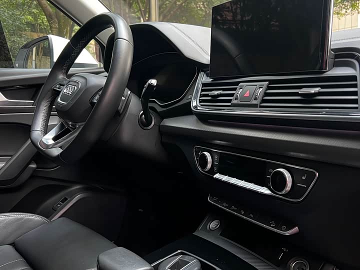 Фото 6 - Audi Q5L