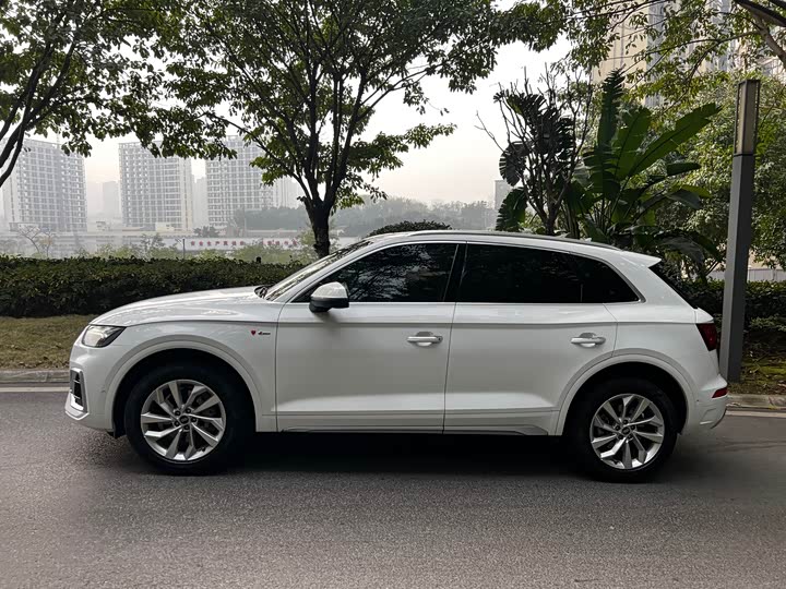 Фото 8 - Audi Q5L