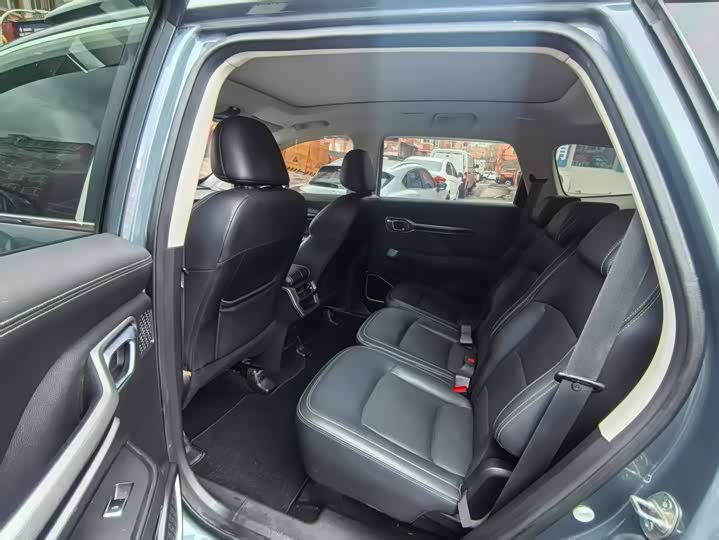 Фото 9 - Geely Okavango