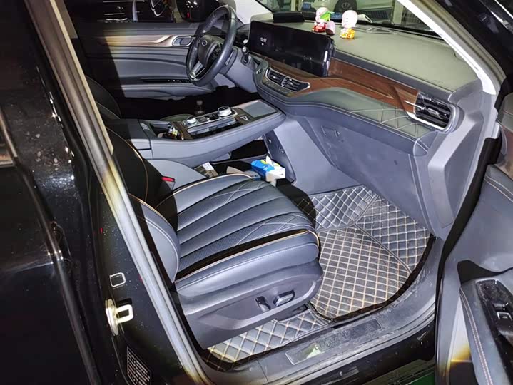 Фото 8 - Ford Equator