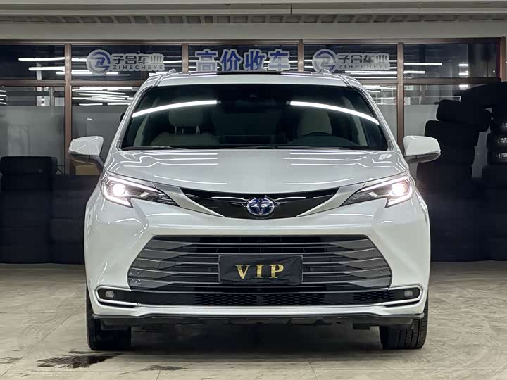 Фото 2 - Toyota Sienna