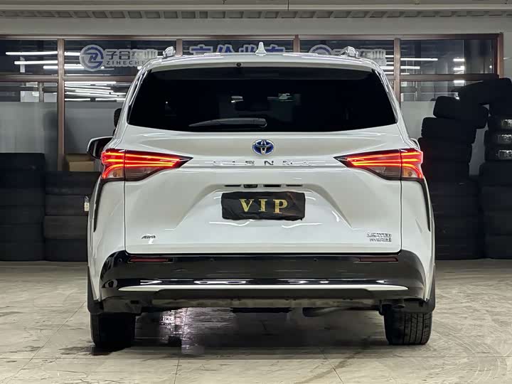 Фото 4 - Toyota Sienna