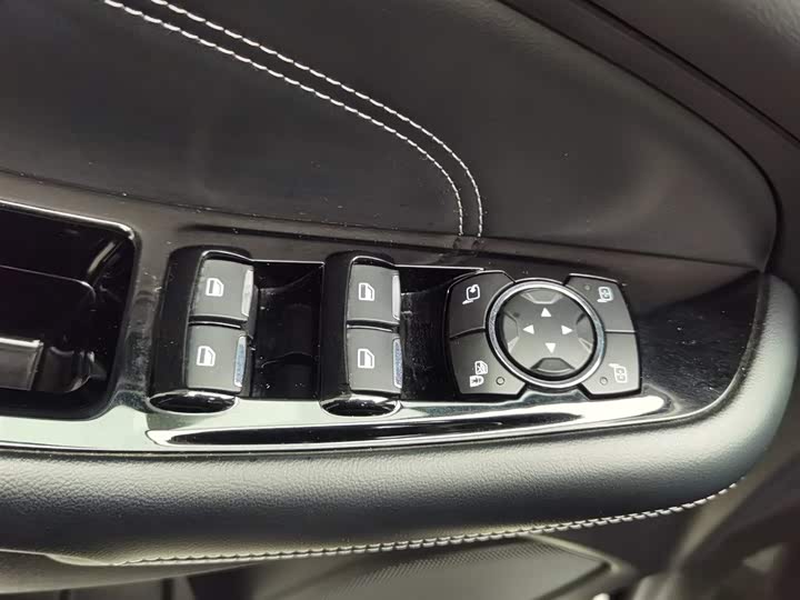 Фото 9 - Ford Edge