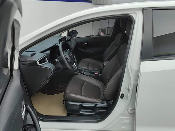 Фото 9 - Toyota Corolla