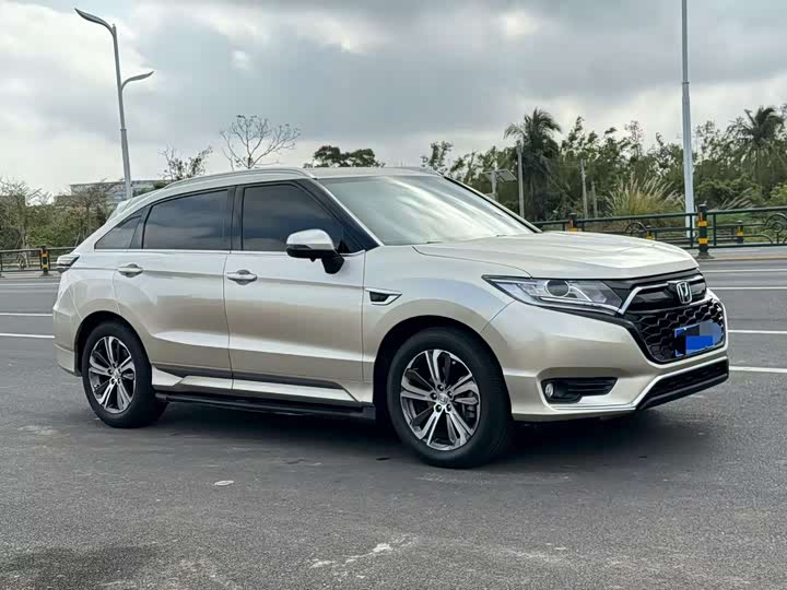 Фото 3 - Honda UR-V