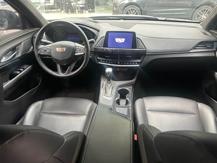 Фото 8 - Cadillac CT4