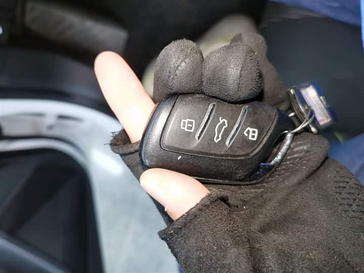 Фото 9 - Roewe i5