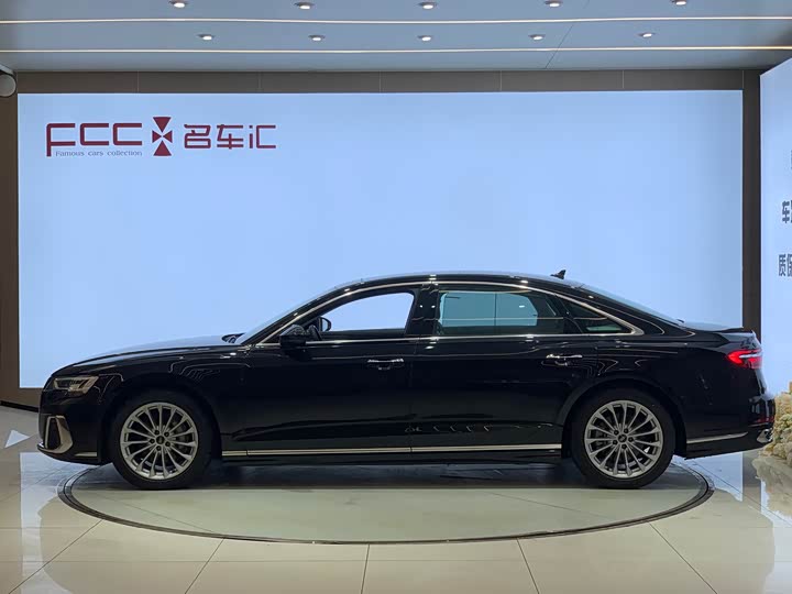 Фото 3 - Audi A8