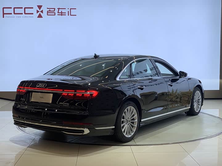 Фото 4 - Audi A8