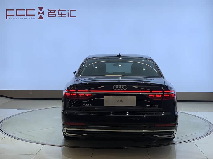 Фото 5 - Audi A8