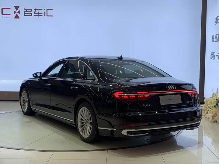 Фото 6 - Audi A8
