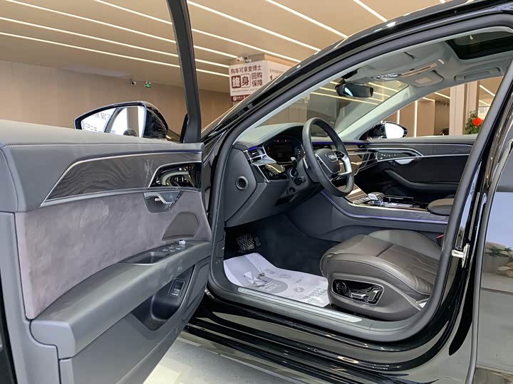 Фото 7 - Audi A8