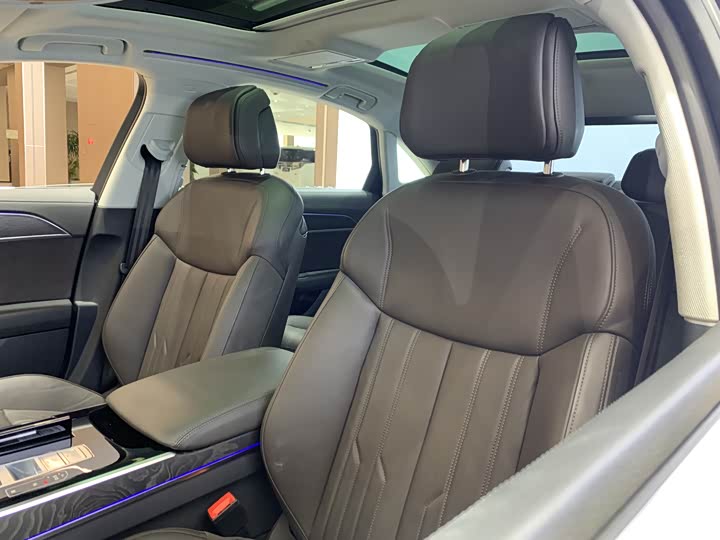 Фото 8 - Audi A8