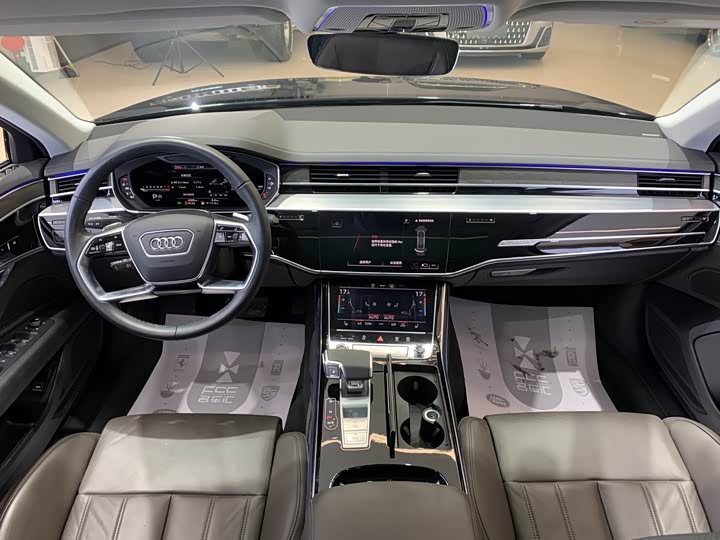 Фото 9 - Audi A8