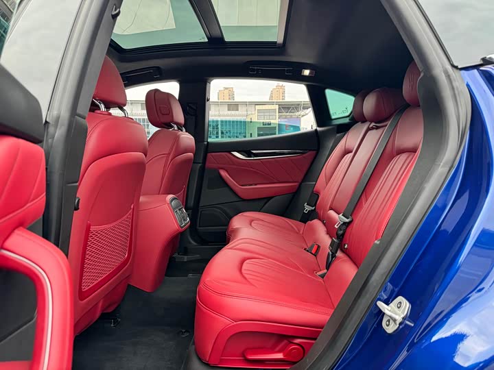 Фото 6 - Maserati Levante