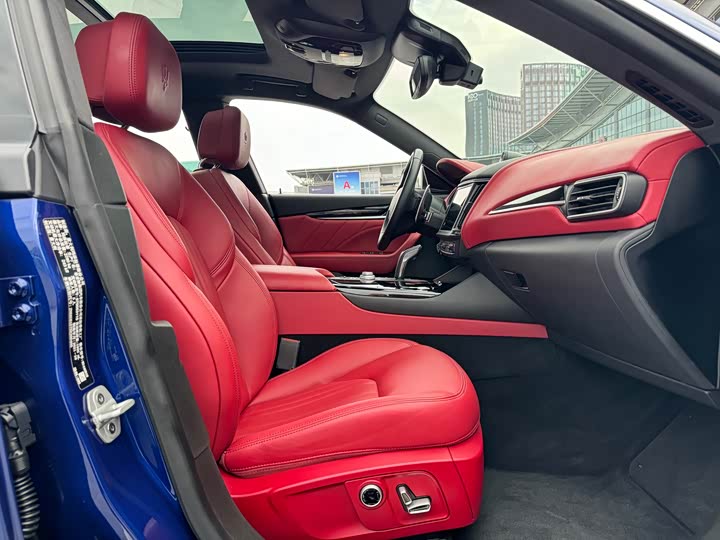 Фото 7 - Maserati Levante