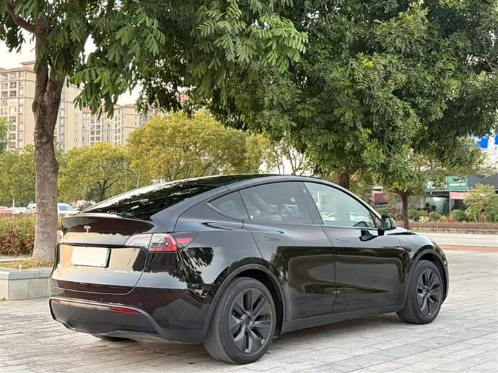 Фото 9 - Tesla Model Y