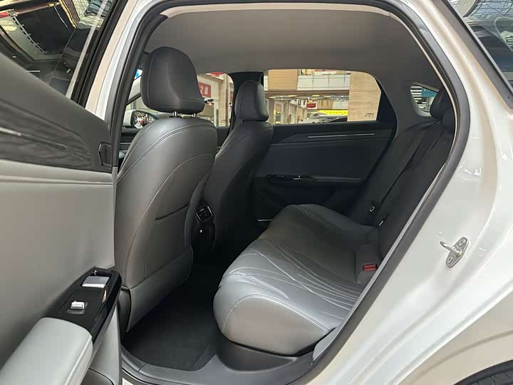 Фото 2 - Geely Galaxy L6