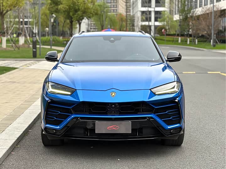 Фото 2 - Lamborghini Urus