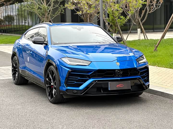 Фото 3 - Lamborghini Urus