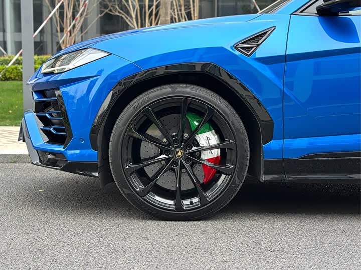 Фото 8 - Lamborghini Urus