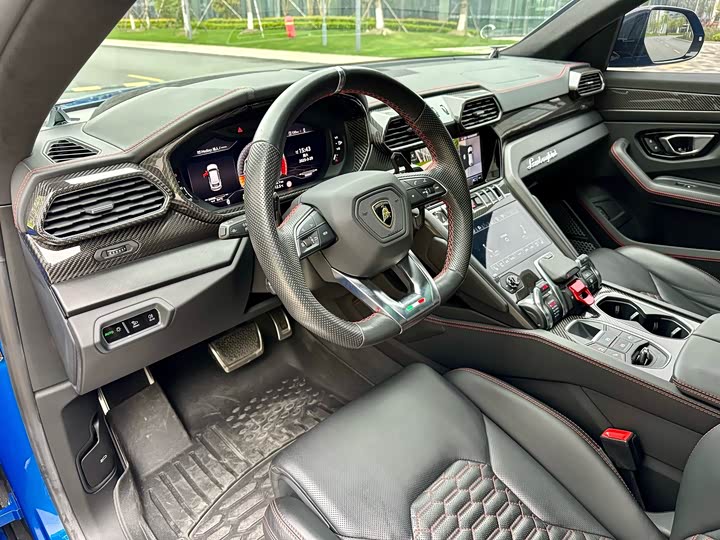 Фото 9 - Lamborghini Urus