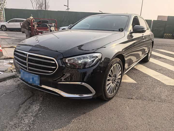 Фото 1 - Mercedes-Benz E-Class