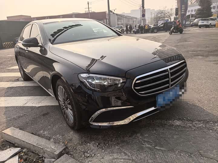 Фото 3 - Mercedes-Benz E-Class