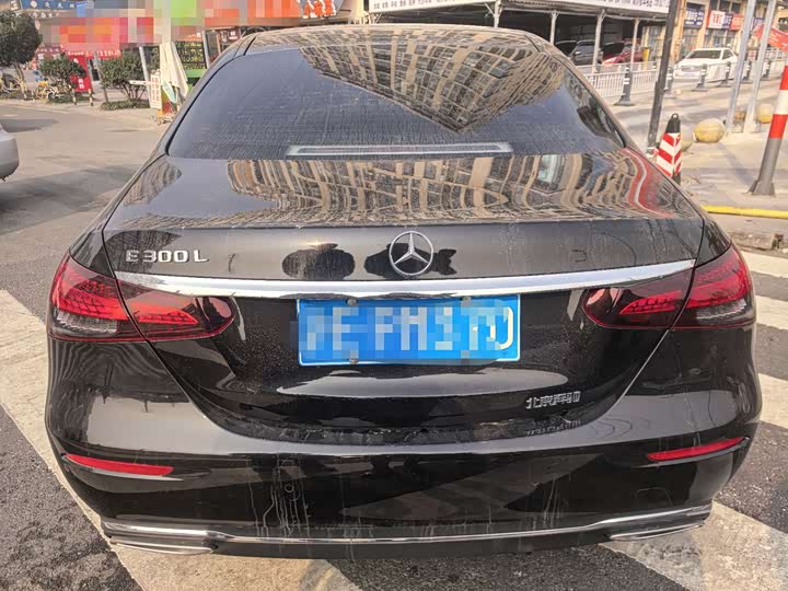 Фото 4 - Mercedes-Benz E-Class