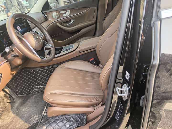 Фото 6 - Mercedes-Benz E-Class