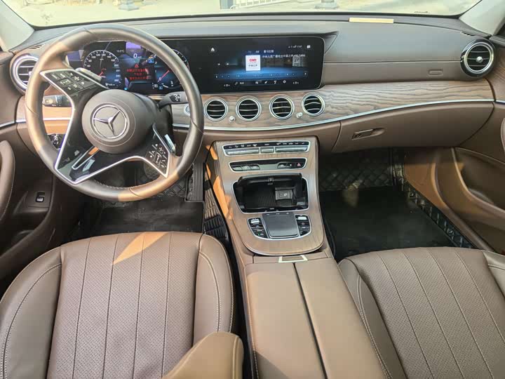 Фото 7 - Mercedes-Benz E-Class