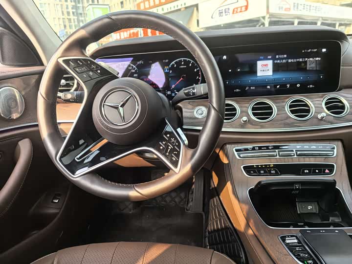 Фото 8 - Mercedes-Benz E-Class
