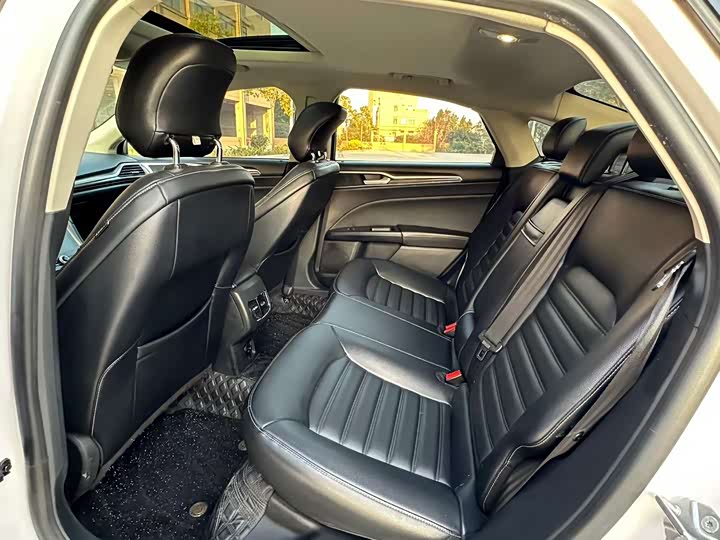 Фото 4 - Ford Mondeo