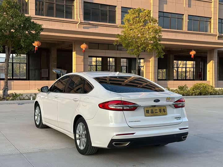 Фото 8 - Ford Mondeo