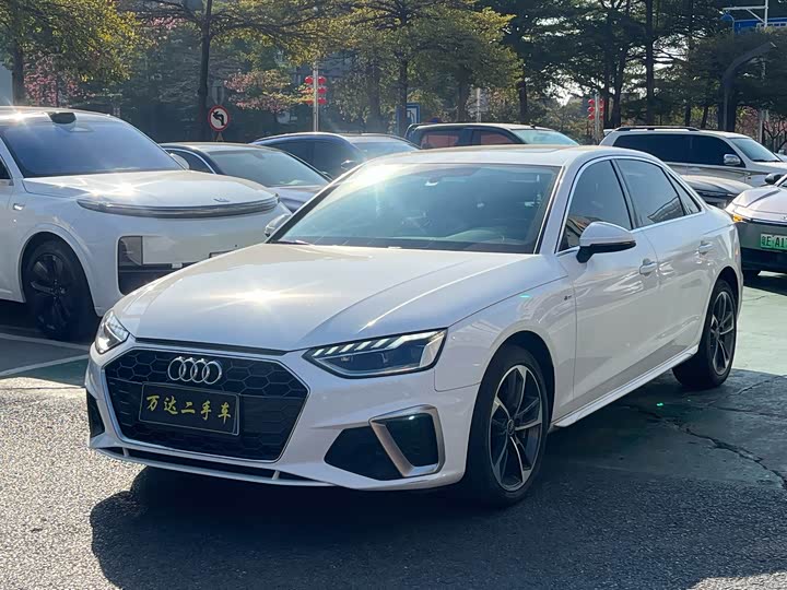 Фото 1 - Audi A4L