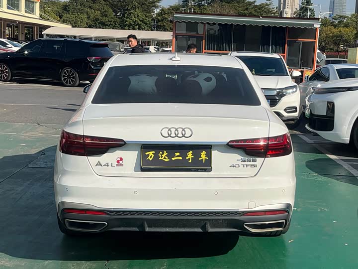 Фото 6 - Audi A4L