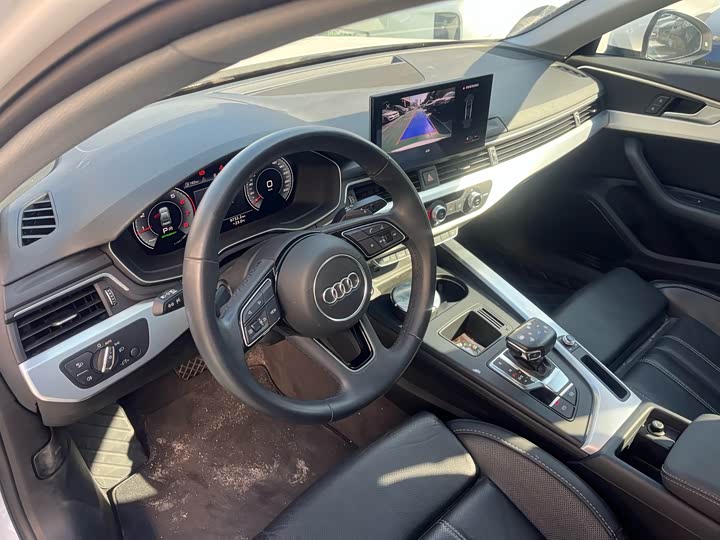 Фото 8 - Audi A4L