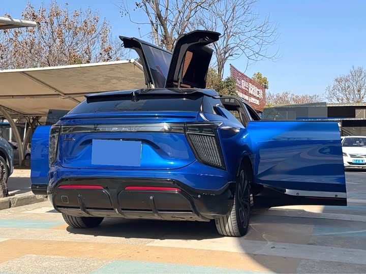 Фото 7 - HiPhi X